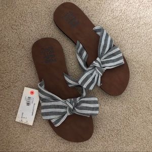 Billabong sandals w/ ties